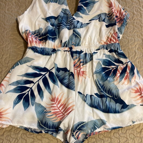 Tobi Floral Halter Romper - Picture 3 of 4